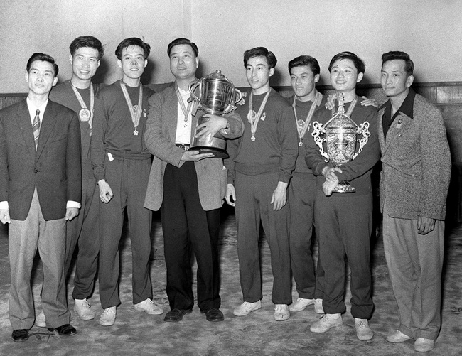 1961年第26届世乒赛 中国男子乒乓球获男团冠军