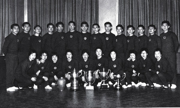 1965年第28届世乒赛 中国女子乒乓球队夺得团体冠军